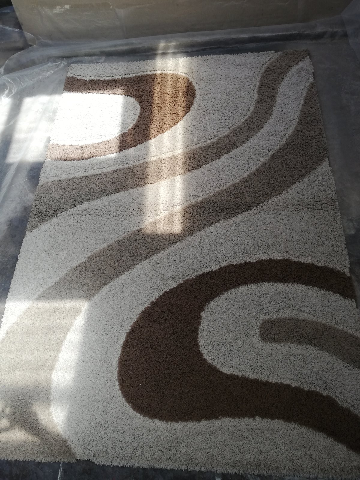 La misma alfombra decorativa, limpia y con los colores recuperados